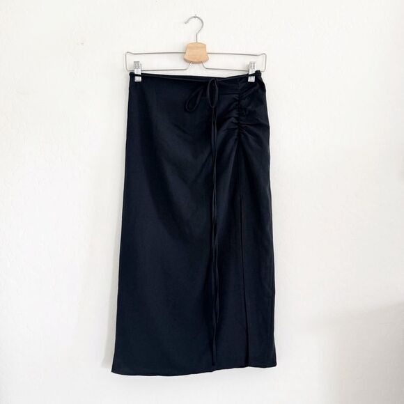 Abercrombie & Fitch black high slit midi skirt with side ruching Size XS - Picture 3 of 7